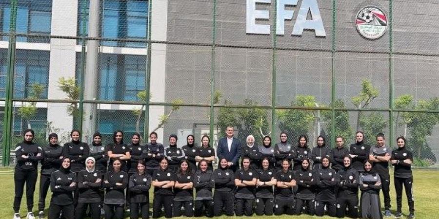 اختبارات فيديو ومحاضرات تثقيفية بمعسكر محكمات الكرة النسائية - الكويت الاخباري