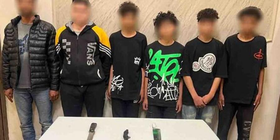 رقص على الطريق وأسلحة بيضاء تفاصيل فيديو اثار الجدل بالقليوبية - الكويت الاخباري