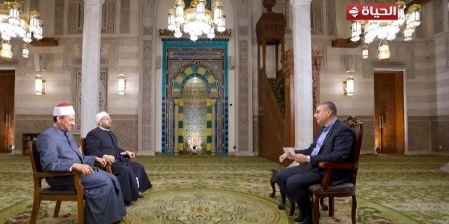 رمضان عبد المعز: ستنا نفيسة مرضت في رجب وتوفاها الله في رمضان ودفنت بمصر - الكويت الاخباري