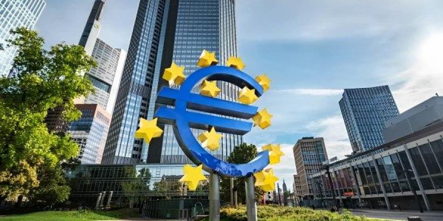 البنك الأوروبي لإعادة الإعمار يعلن زيادة استثماراته في مصر.. خبير يوضح تأثيرها على النمو الاقتصادي - الكويت الاخباري