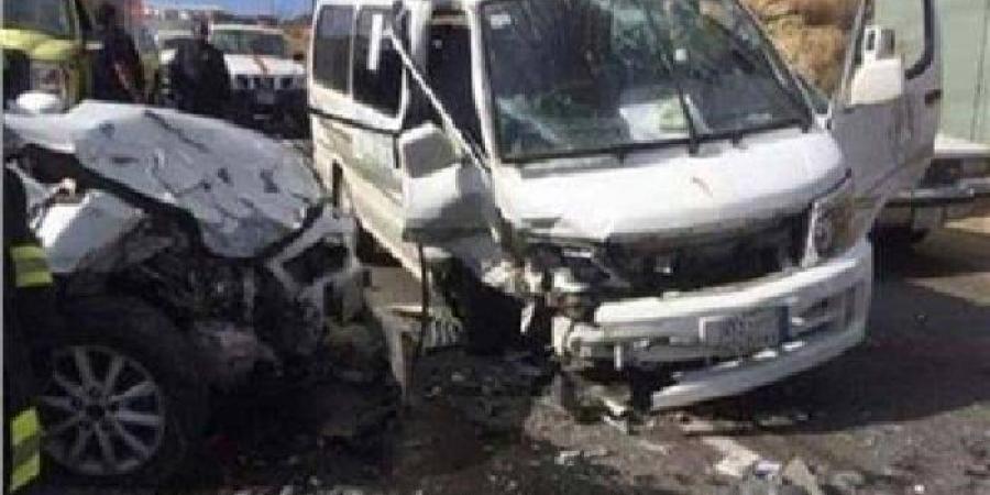 إصابة 7 أشخاص في حادث انقلاب ميكروباص أعلى الطريق الأوسطي - الكويت الاخباري
