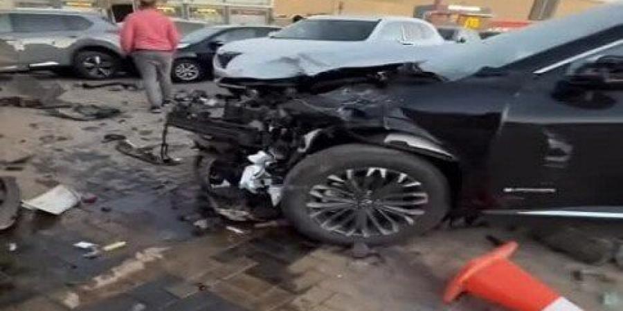 النيابة تصدر قرارا جديدا بشأن سائق التريلا المتسبب بتحطم سيارات معرض بالقطامية - الكويت الاخباري