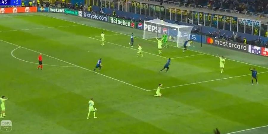 شاهد أتشيربي يدرك التعادل لـ إنتر ميلان ضد برشلونة - الكويت الاخباري