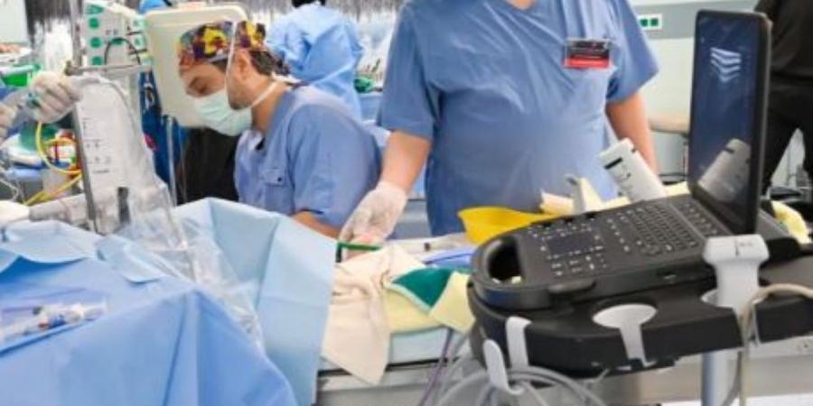 نجاح فصل التوأمين الطفيليين المصريين بعد جراحة استغرقت 8 ساعات - الكويت الاخباري