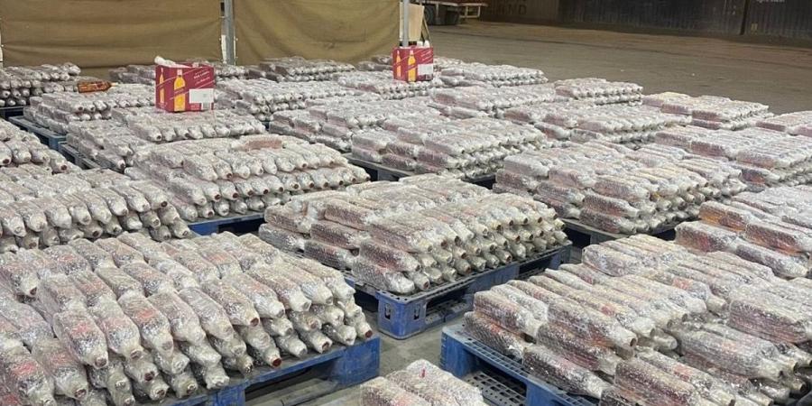 إحباط محاولة تهريب خمور مخبأة داخل بكرات «كيبلات» صلبة - الكويت الاخباري
