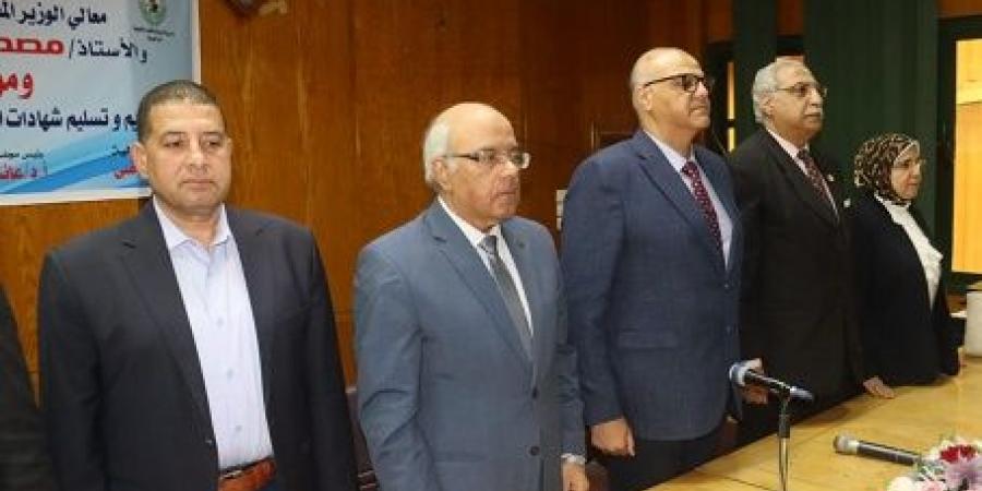 محافظ القليوبية يكرم أعضاء ورؤساء أقسام الجودة بمديرية التعليم - الكويت الاخباري