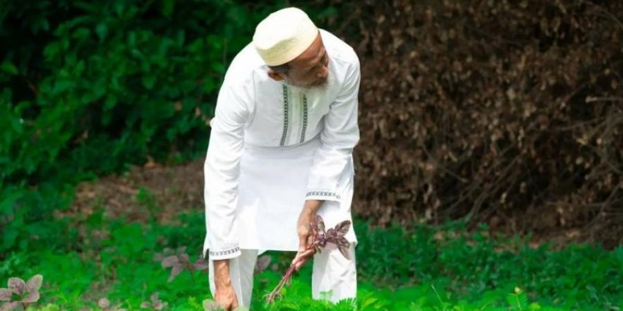 رحلة الحج الأولى لمدير مدرسة متقاعد من دكا - الكويت الاخباري