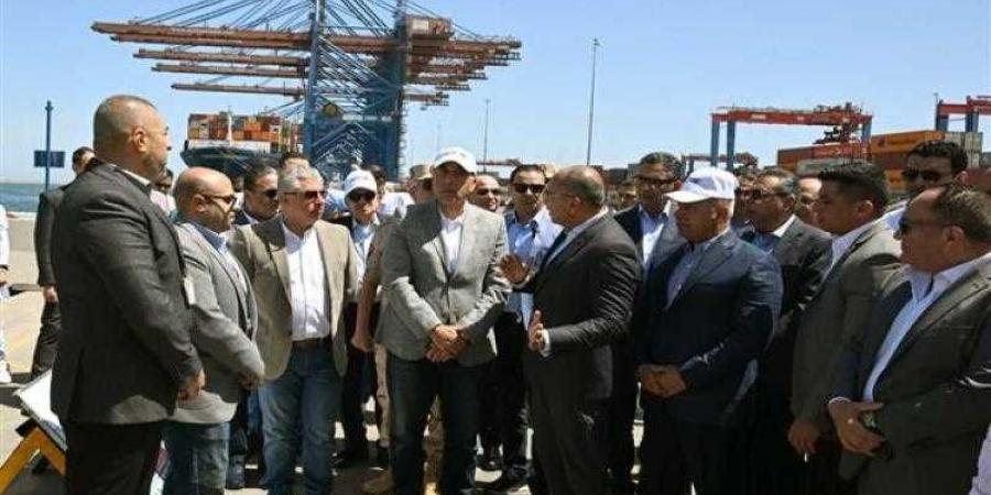رئيس الوزراء يزور شركة قناة السويس للحاويات بميناء شرق بورسعيد - الكويت الاخباري