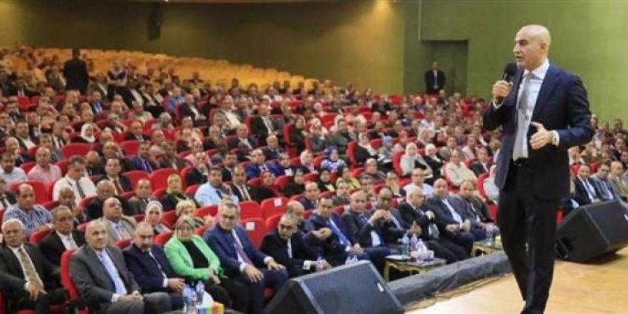 وزير التعليم يعقد اجتماعًا مع مديرى ووكلاء المديريات ومديرى ووكلاء الإدارات التعليمية بمختلف المحافظات - الكويت الاخباري