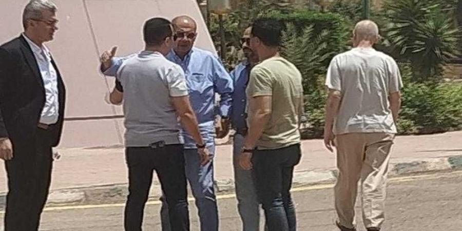 وصول جثمان زوجة محمد مصطفى شردى لمسجد الشرطة - الكويت الاخباري