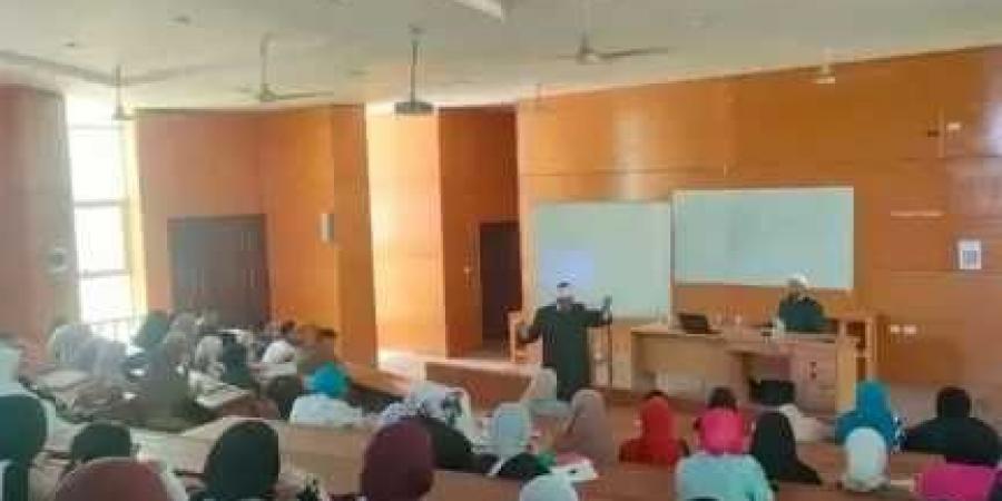 استمرار فعاليات برنامج التوعية الأسرية والمجتمعية بجامعة السويس تحت شعار ”أسرة متماسكة = مجتمع آمن” - الكويت الاخباري