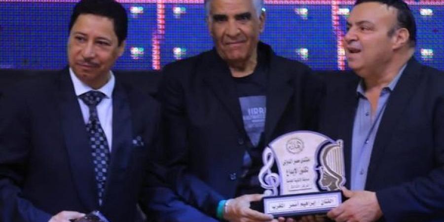 المطرب المغربي ابراهيم اسمر يفوز بالجائزة الثالثة فى المهرجان الدولى كنوز للابداع - الكويت الاخباري
