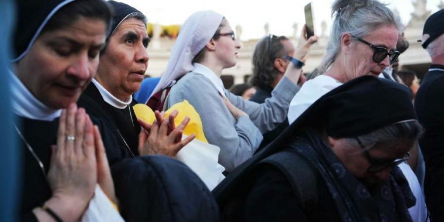 المرأة في الكنيسة الكاثوليكية.. أي طريق سيسلك البابا الجديد؟ - الكويت الاخباري