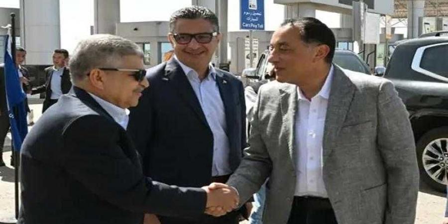رئيس الوزراء يبدأ زيارة لتفقد وافتتاح عددٍ من مشروعات ”المنطقة الاقتصادية لقناة السويس” - الكويت الاخباري