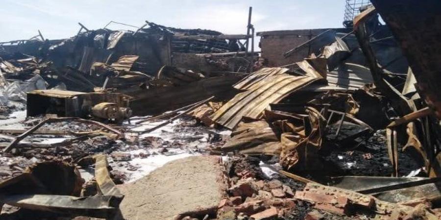 المصنع بقى رماد.. استمرار أعمال تبريد حريق بقرية كفر ابنهس بالمنوفية - الكويت الاخباري