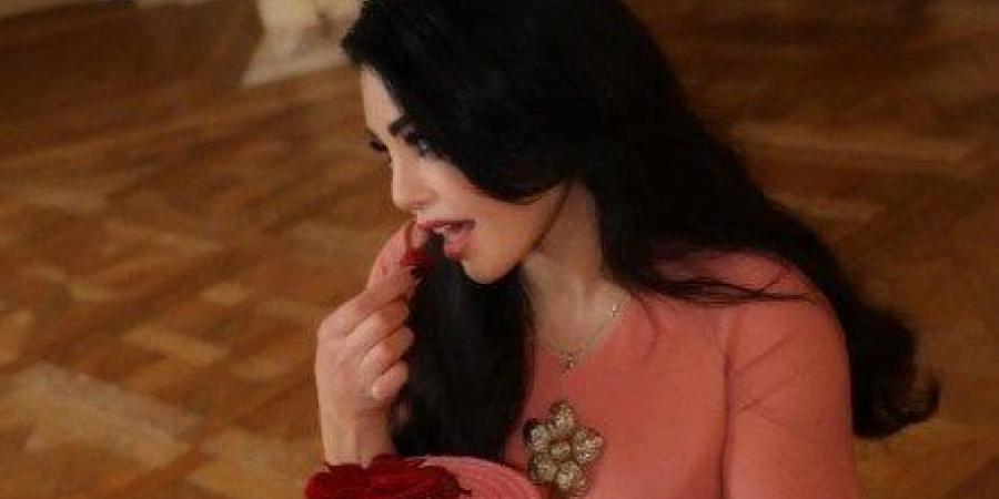 بأحدث جلسة تصوير.. هيفاء وهبي تتصدر الترند (فيديو وصور) - الكويت الاخباري