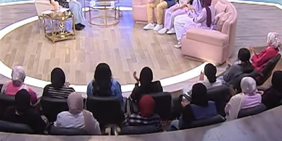 الجمعة.. سامح حسين وأسرته ضيوف "معكم منى الشاذلي" - الكويت الاخباري