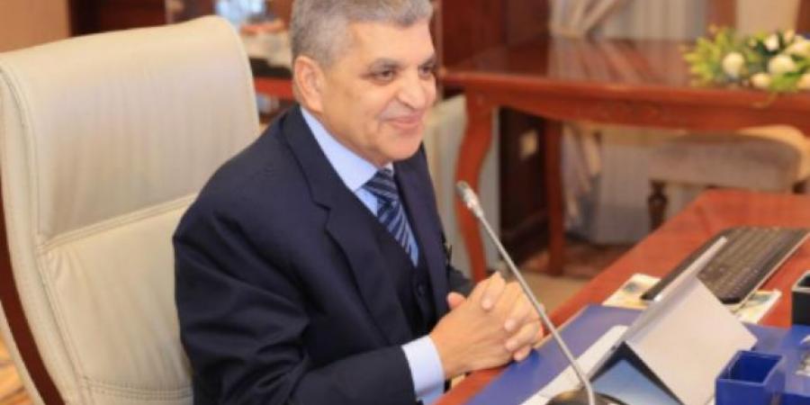 أسامة ربيع: تراجع السفن العابرة بقناة السويس خلال أبريل بسبب توترات البحر الأحمر - الكويت الاخباري