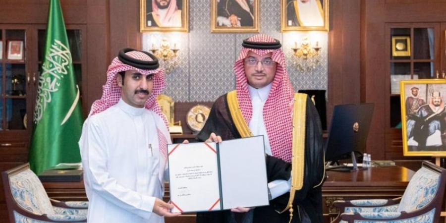 محافظ الأحساء يكرّم مواطنًا تبرع بكليته لأحد أصدقائه - الكويت الاخباري