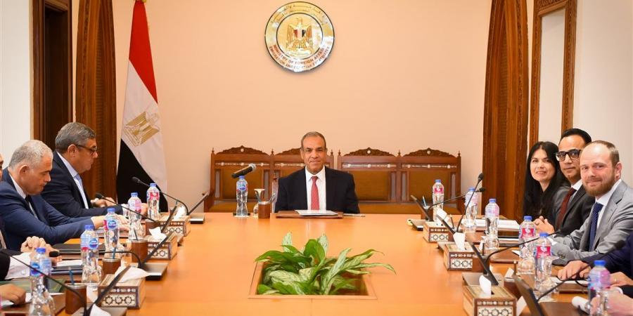 وزير الخارجية والهجرة يستقبل وفد من مجموعة "إيه بى موللر - ميرسك" - الكويت الاخباري