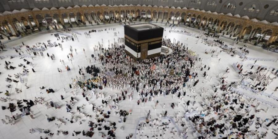 رفع كسوة الكعبة استعدادًا للحج.. حماية سنوية تُجسد عناية المملكة بالحرمين - الكويت الاخباري