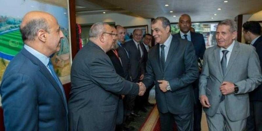 وزير الإنتاج الحربي يتفقد سير العمل بشركة المشروعات والاستشارات الهندسية - الكويت الاخباري