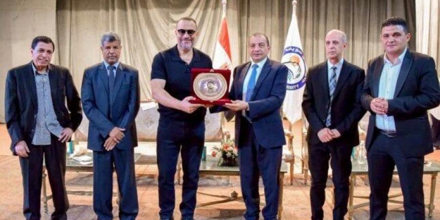 جامعة بني سويف تكرم الفنان ماجد المصري - الكويت الاخباري