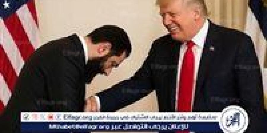 حقيقة صورة انحناء الرئيس السوري أحمد الشرع أمام ترامب في الرياض - الكويت الاخباري