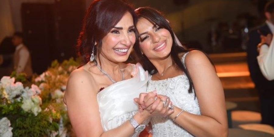 فيفي عبده وسوزان نجم الدين وخالد زكي.. أبرز حضور حفل زفاف ابنة أمل رزق - الكويت الاخباري