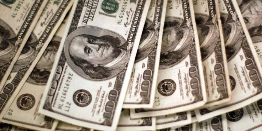 الدولار يتراجع بعد بيانات اقتصادية أمريكية ضعيفة - الكويت الاخباري