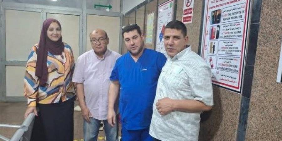 مدير إدارة يشارك في إنقاذ مريضة خلال جولة ليلية بمستشفى قويسنا - الكويت الاخباري