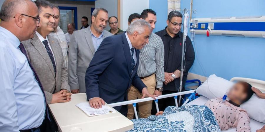 تعرضن للإغماء..رئيس جامعة طنطا يطمئن على طالبات كلية التربية الرياضية..صور - الكويت الاخباري