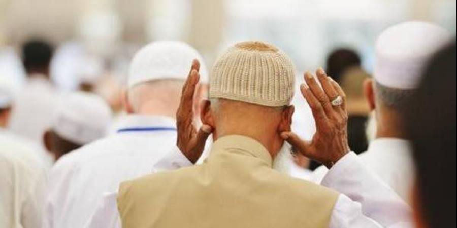 بعد الرفع من الركوع تذكرت عدم ترديد الأذكار فماذا أفعل .. عطية لاشين يجيب - الكويت الاخباري