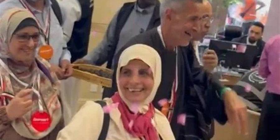وزيرة التضامن تطمئن على وصول أول أفواج حجاج الجمعيات الأهلية إلى المدينة المنورة - الكويت الاخباري