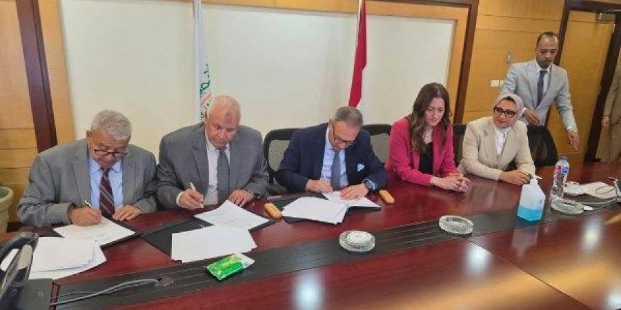 محافظ الوادي الجديد يوقع بروتوكول إحياء مشروعات تسمين الماشية - الكويت الاخباري