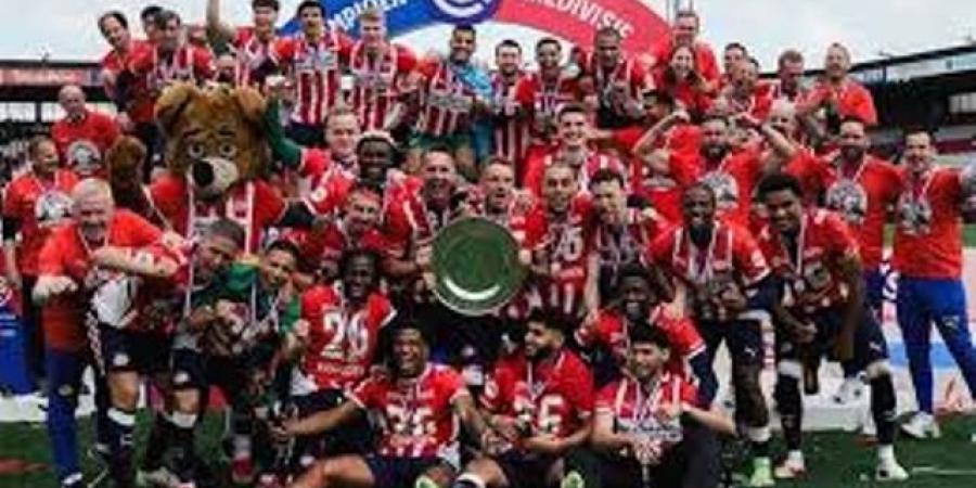 رسميًا آيندهوفن يتوج بالدوري الهولندي بعد فوزه بثلاثية على روتردام - الكويت الاخباري