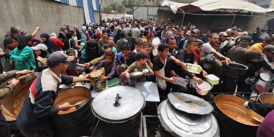 طحن وخبز المعكرونة والعدس.. آخر حيل الغزيين لمواجهة المجاعة - الكويت الاخباري