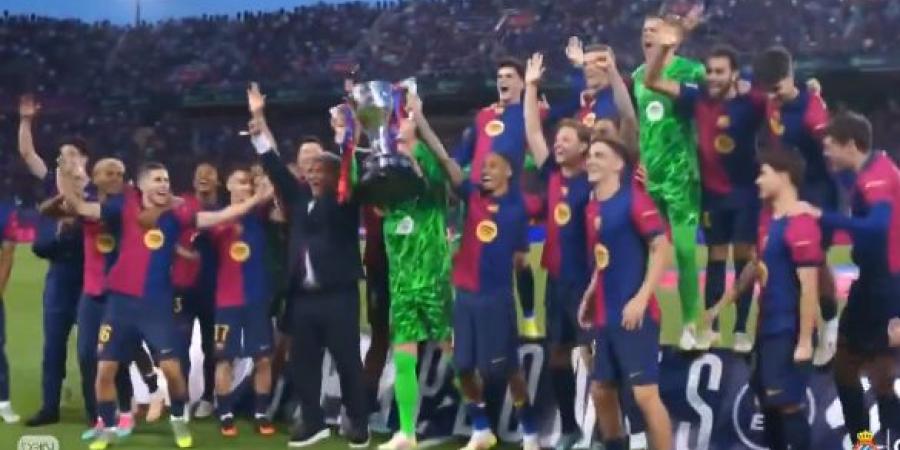 شاهد برشلونة يحتفل بكأس الدوري الإسباني في حضور لابورتا - الكويت الاخباري