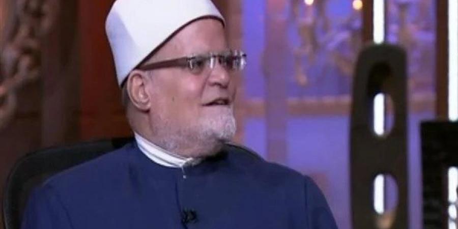 ما حكم من نسي التشهد الأوسط وقام للركعة الثالثة؟.. د. عطية لاشين يوضح - الكويت الاخباري