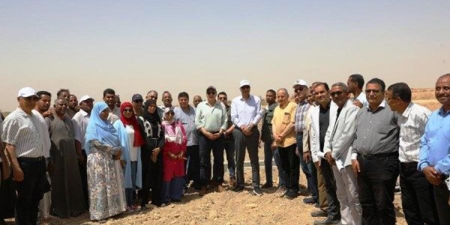 وزير الرى ومحافظ أسوان يتفقدان مشروع سيل بقرى وادى الصعايدة بإدفو - الكويت الاخباري