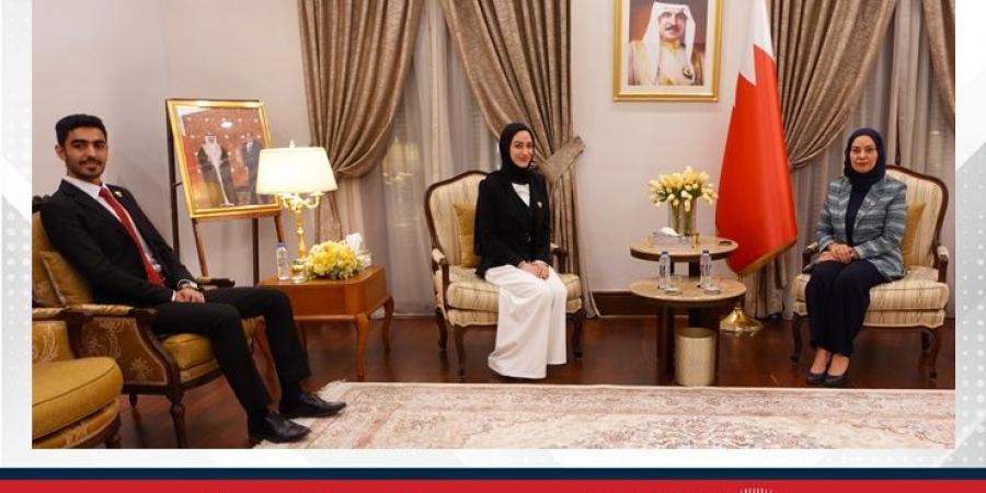 سفيرة مملكة البحرين لدى جمهورية مصر تستقبل الشباب البحريني المشارك بمنحة ناصر للقيادة الدولية - الكويت الاخباري