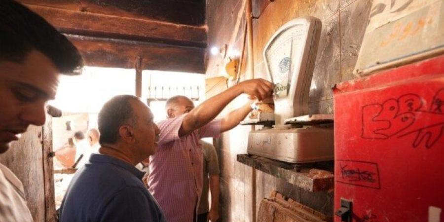 خلال جولة مفاجئة.. محافظ أسيوط يضبط مخبز ينتج خبز ناقص الوزن ويتخذ قراراً عاجلاً بشأنه - الكويت الاخباري