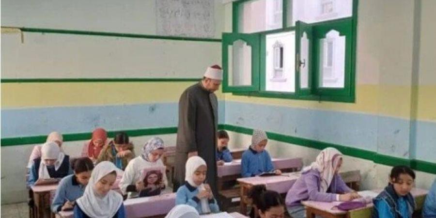 اليوم.. طلاب الابتدائية والإعدادية الأزهرية يؤدون امتحان "الإنجليزى والجبر" - الكويت الاخباري