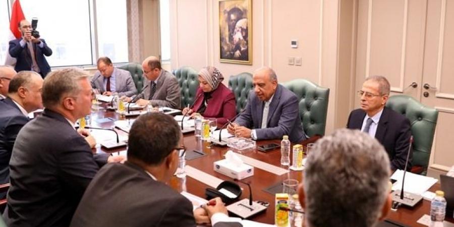 وزيرا البترول والكهرباء يستعرضان خطة العمل لإتاحة الطاقة الكهربائية بجودة واستقرار  - الكويت الاخباري