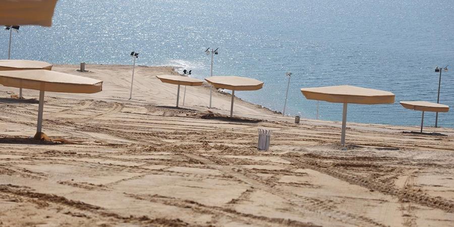 رئيس الوزراء يطلع على سير العمل في مشروع إعادة تأهيل شاطئ عمان السياحي - الكويت الاخباري