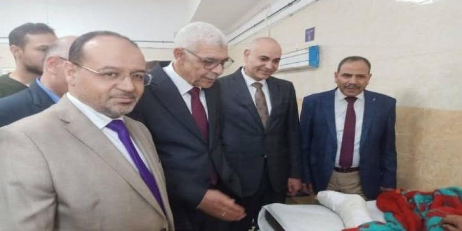 رئيس جامعة المنوفية يطمئن على المصابين بحادث سقوط مصعد المستشفى الجامعي - الكويت الاخباري