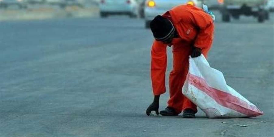 دفن جثة عامل نظافة سقط من أعلى سيارة القمامة بالعجوزة - الكويت الاخباري