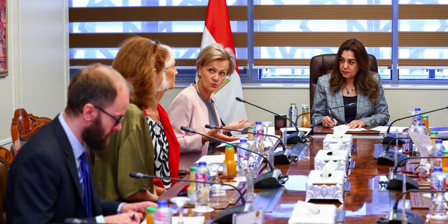 وزيرة التنمية المحلية تبحث مع سفيرة الاتحاد الأوروبي بالقاهرة مجالات التعاون - الكويت الاخباري