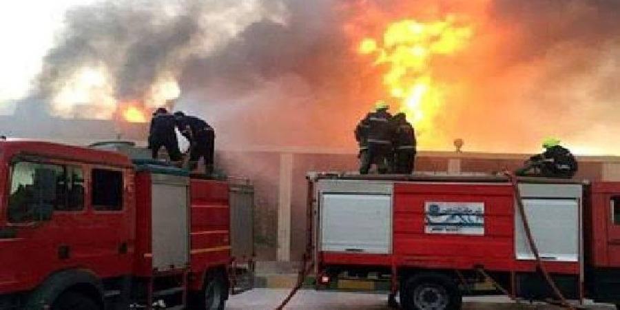 الحماية المدنية تدفع بـ 3 سيارات إطفاء للسيطرة على حريق معرض أثاث بـ أكتوبر - الكويت الاخباري