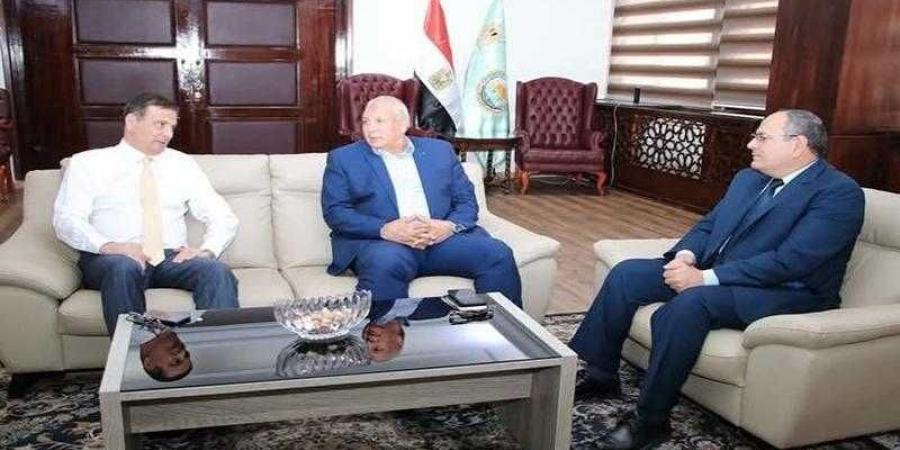 وزير الزراعة يبحث مع محافظ الوادي الجديد ملفات التعاون المشترك - الكويت الاخباري